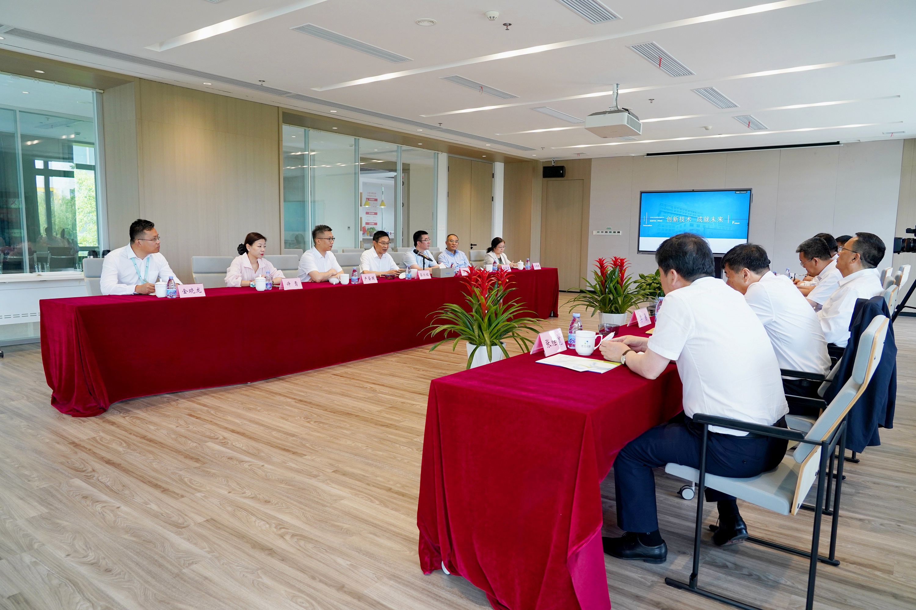 盘锦市政府领导一行莅临全发国际科技考察调研